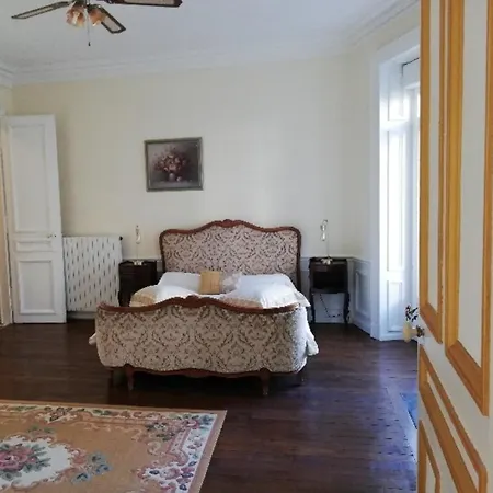 La Suite De L'Empereur- Elegance & Charme Louis XV 아파트 플롬비에레레뱅