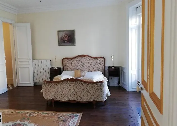 La Suite De L'Empereur- Elegance & Charme Louis XV 아파트 플롬비에레레뱅